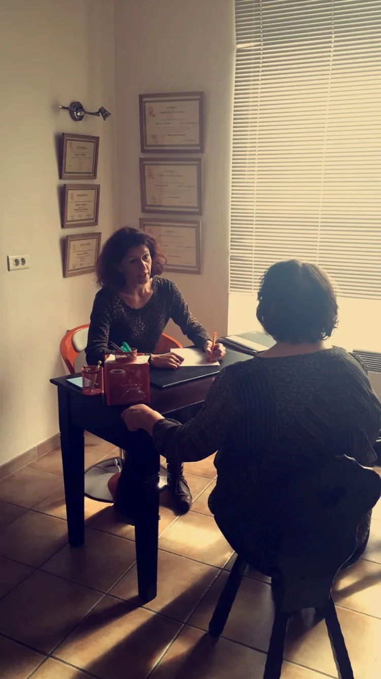 Consultation et échange entre praticienne et consultant